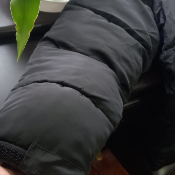 The North Face Puffer Jacket - Picture 3 of 9
